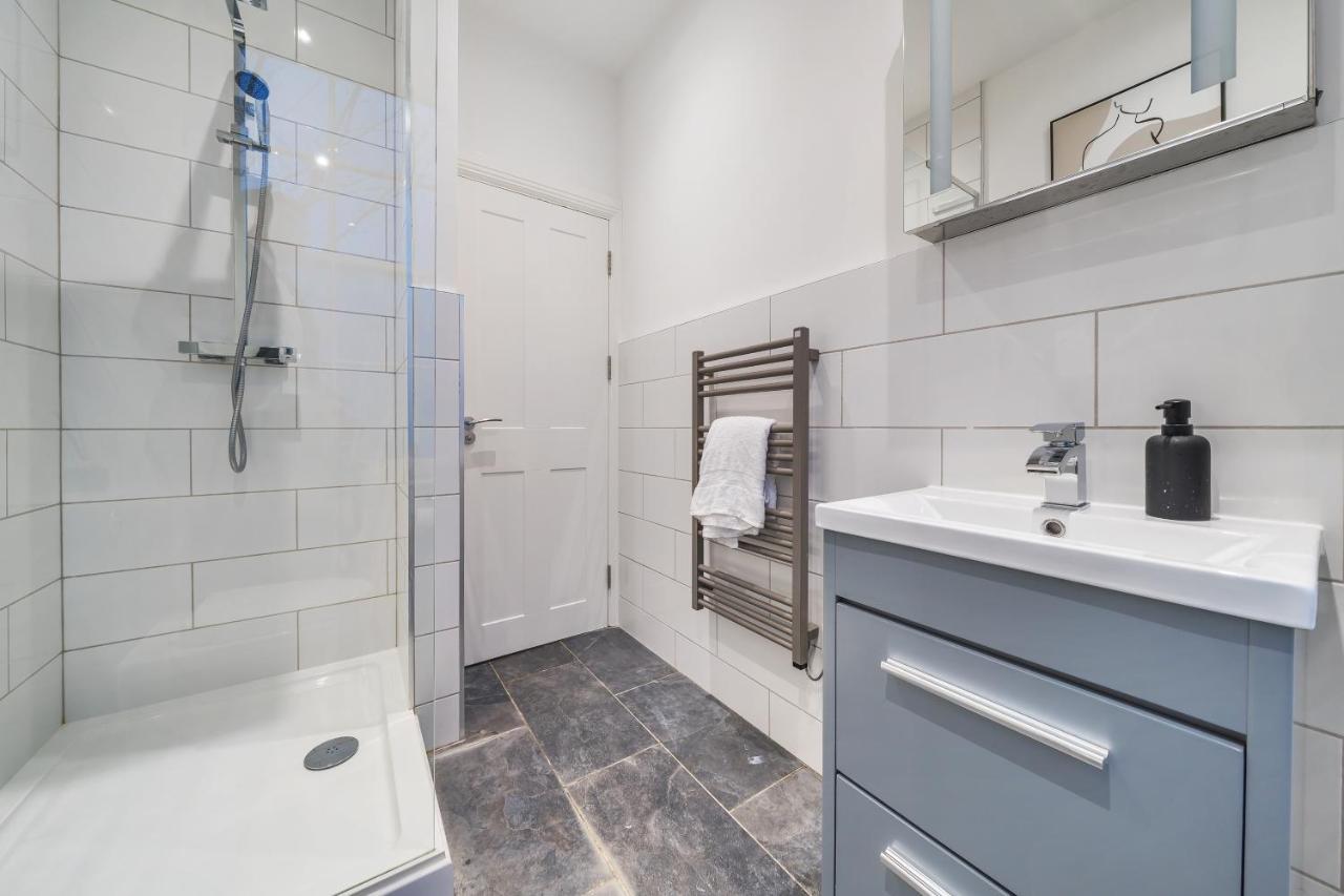 Modern, City Centre -2 Bedroom Apartments 독서 외부 사진