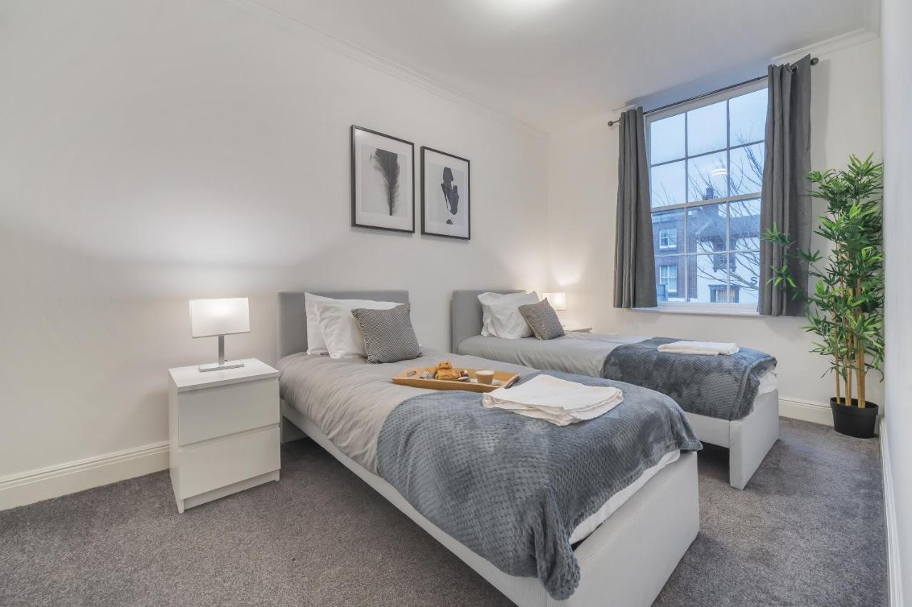 Modern, City Centre -2 Bedroom Apartments 독서 외부 사진
