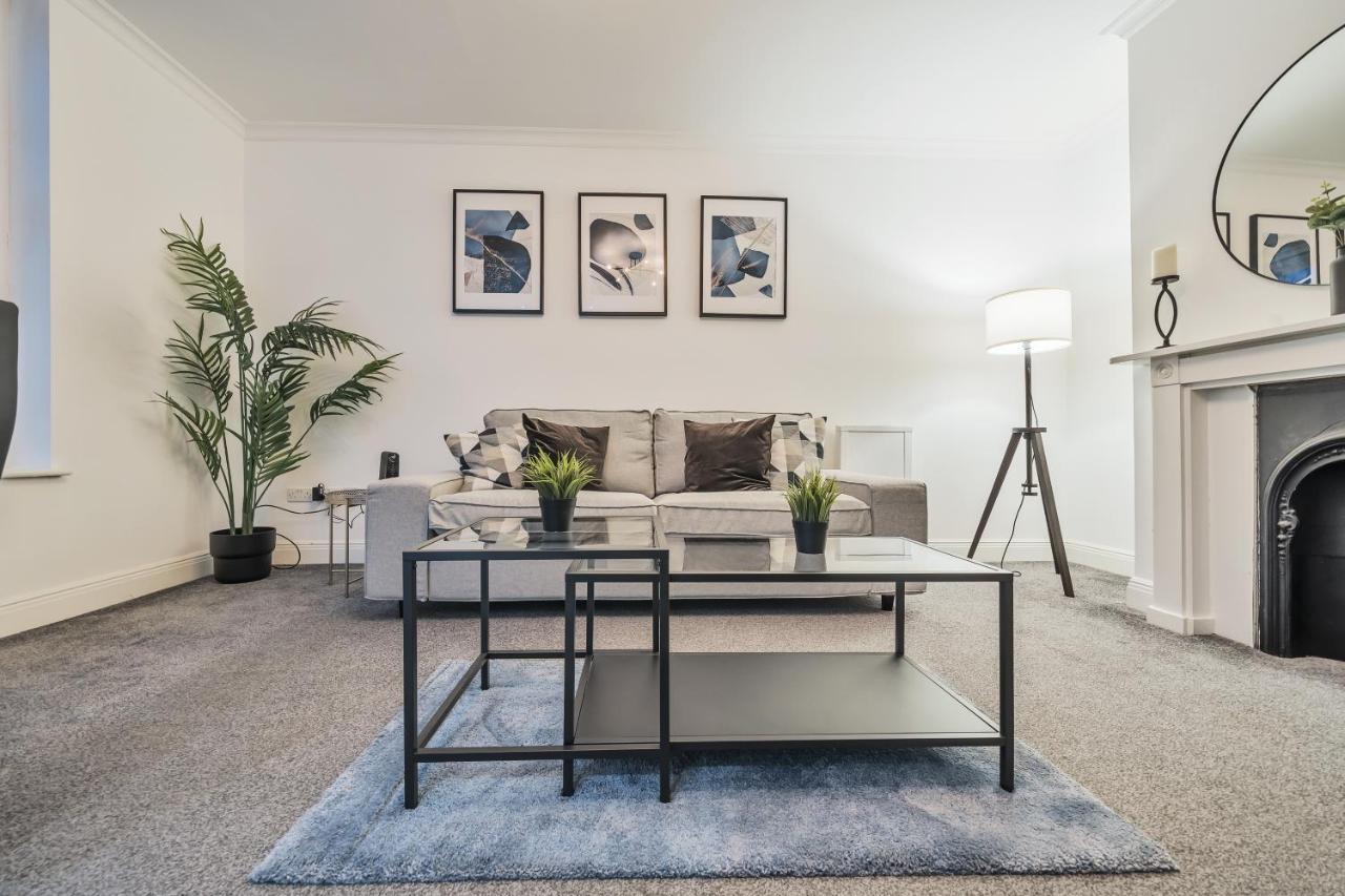 Modern, City Centre -2 Bedroom Apartments 독서 외부 사진