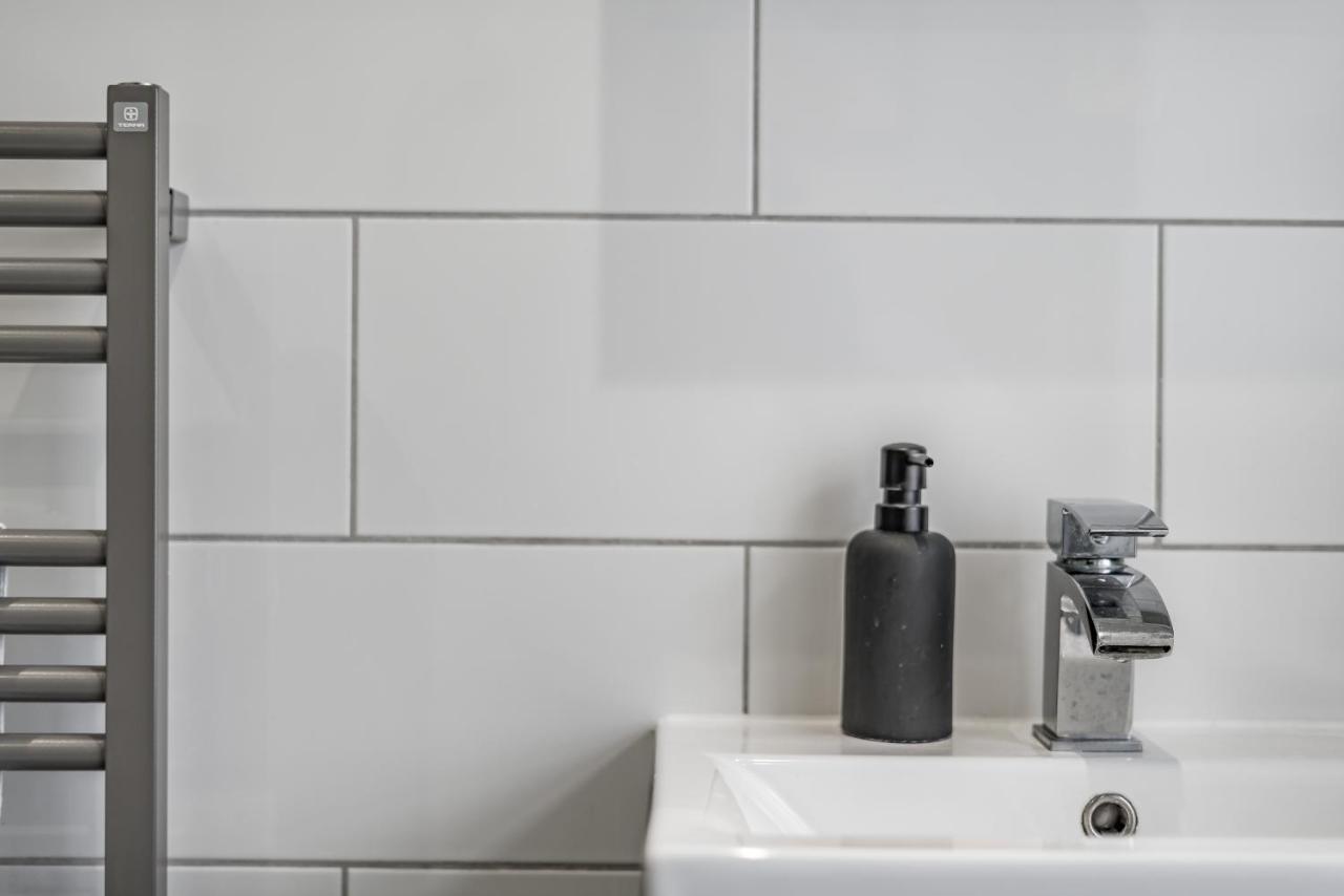 Modern, City Centre -2 Bedroom Apartments 독서 외부 사진