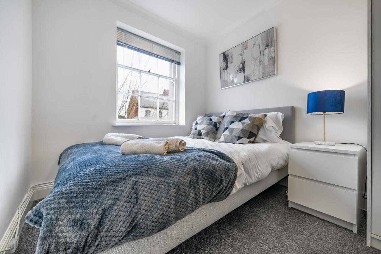 Modern, City Centre -2 Bedroom Apartments 독서 외부 사진
